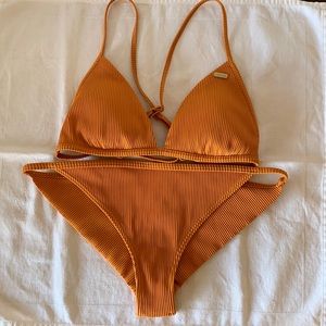 Roxy New Medium Top and Large Bottom Ribbed Bikini - NWOT